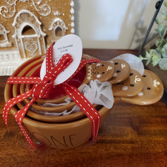 Rae dunn gingerbread measuring cups - Picture 3 of 4